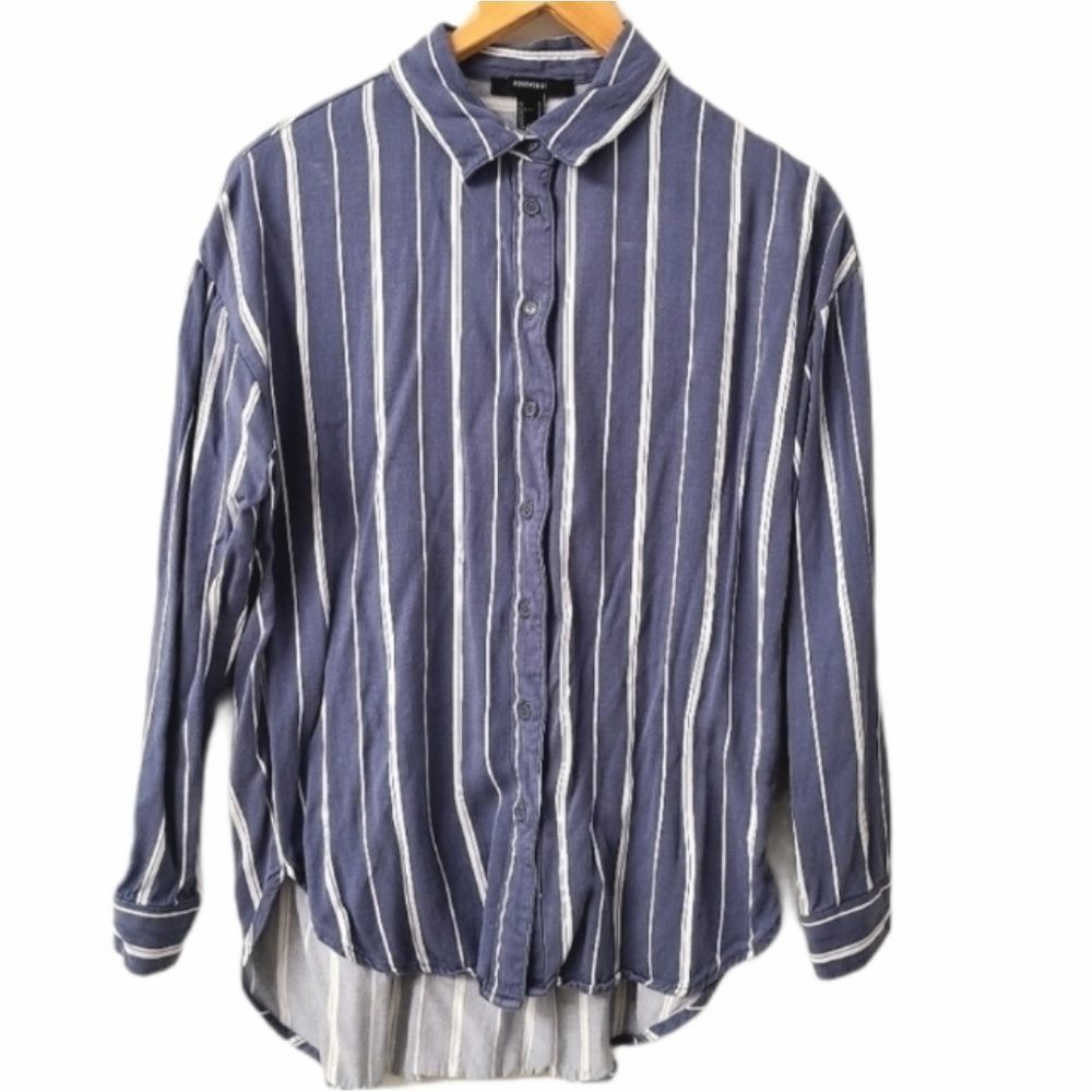 🌹2/$15 Forever 21 Pinstripe Blue White Button Dow